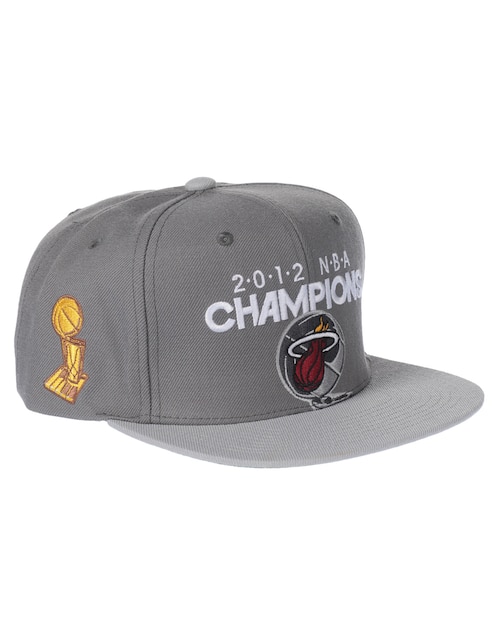 Gorra con visera plana snapback Mitchell & Ness Nba Miami Heats para adulto
