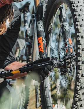 Bomba de aire Lezyne Grip Drive HV Mediana