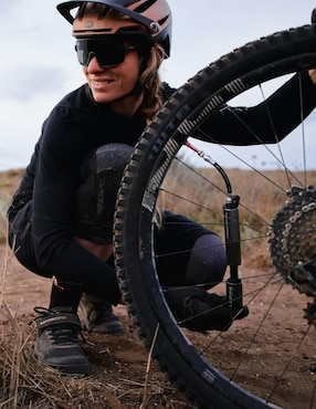 Bomba de aire manual Lezyne para ciclismo