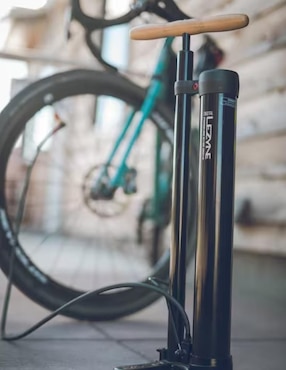 Bomba de aire manual Lezyne Pressure Over Drive para ciclismo