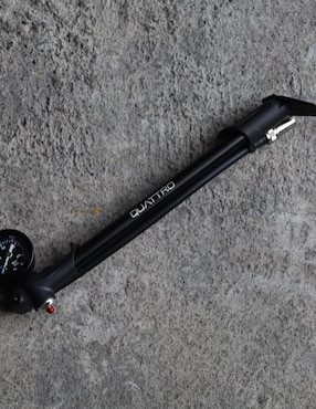 Bomba de aire manual Quattro Sport Mini AL Shock para ciclismo