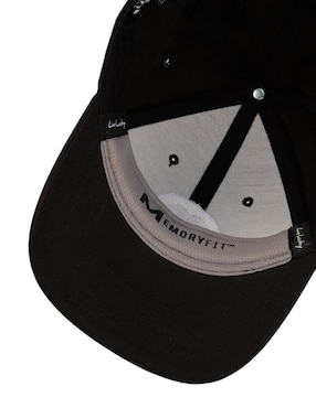 Gorra visera semicurva broche casual Black Clover Memory Fit Unisex