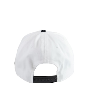 Gorra visera semicurva broche Black Clover Lifestyle unisex