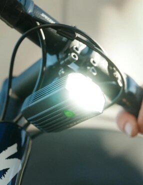 Lámpara delantera para bicicleta Lezyne