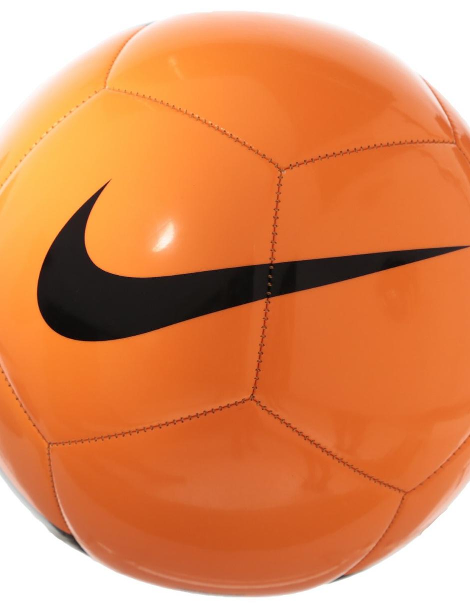 Balón Pitch Nike en Liverpool
